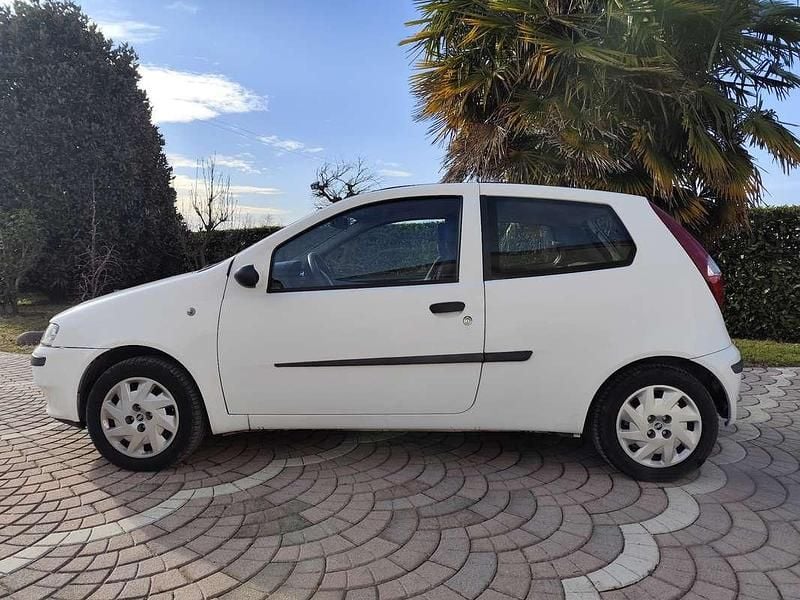 Usata Fiat Punto 60 CV (44 kW) 2002 Bianco Berlina