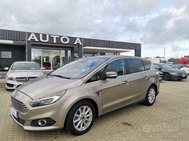 Usata Ford S-MAX S 180 CV (132 kW) 2015 Grigio Monovolume