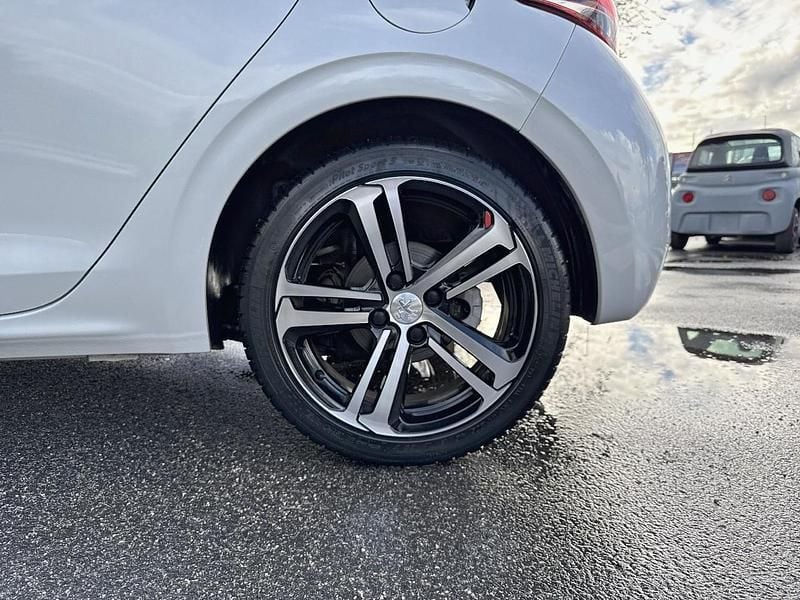 Usata Peugeot 208 GT-line 110 CV (80 kW) 2018 Bianco Utilitaria