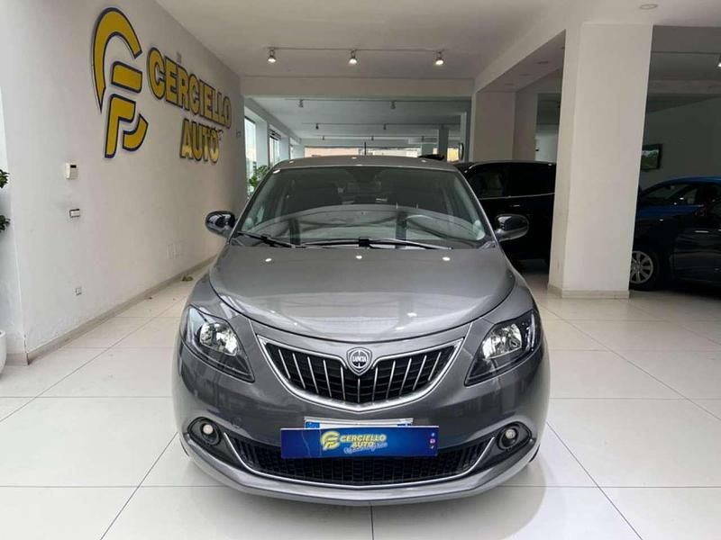 Grigio scuro metallizzato Usata 2022 Lancia Ypsilon Gold Due volumi | 13.900 € (Cara) - Immagine 1/4