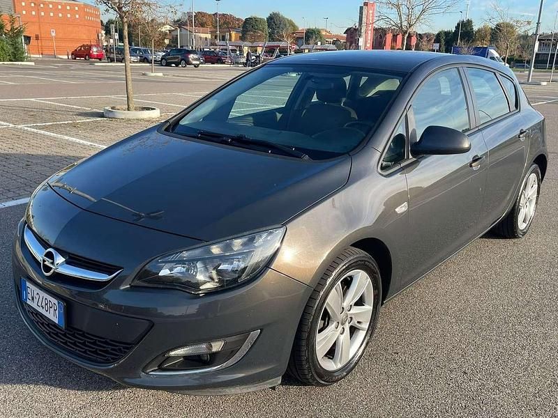 Usata Opel Astra Cosmo 110 CV (80 kW) 2014 Grigio Berlina