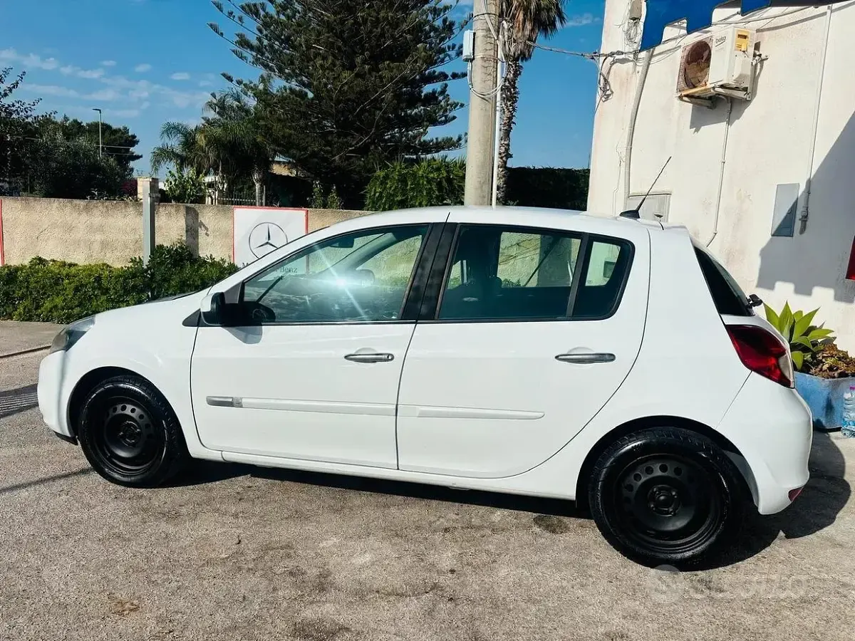 Usata Renault Clio II Dynamique 85 CV (62 kW) 2010 Bianco Berlina