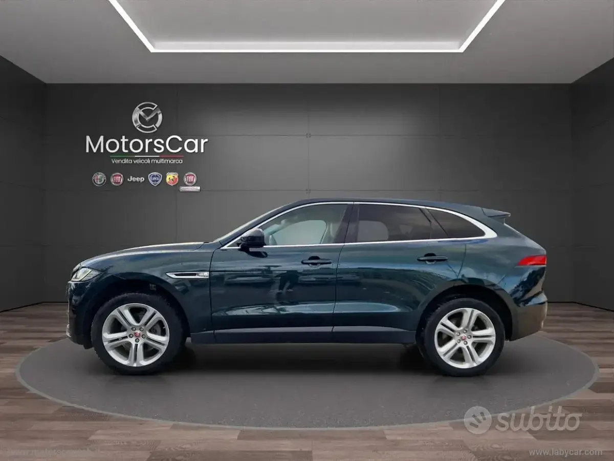 Begagnad Jaguar F-Pace Portfolio 180 HK (132 kW) 2016 Grön SUV
