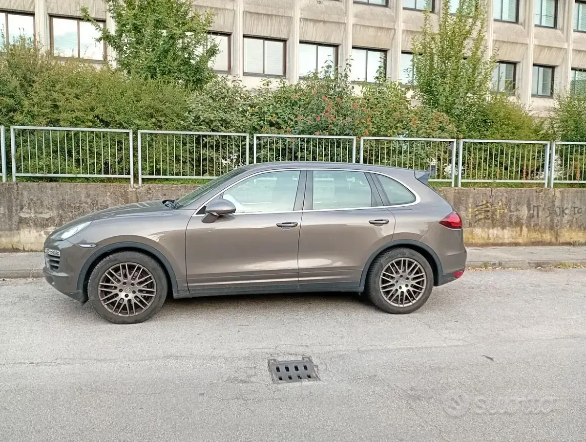 Usata Porsche Cayenne 245 CV (180 kW) 2012 Marrone SUV