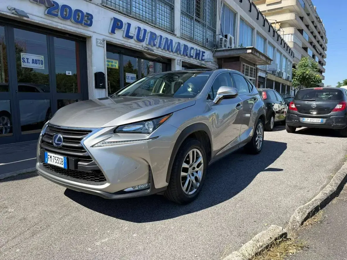 Usata Lexus NX300h 155 CV (114 kW) 2017 Grigio SUV
