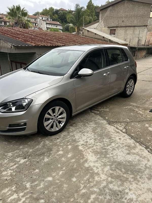 Usata VW Golf VII Highline 105 CV (77 kW) 2013 Berlina