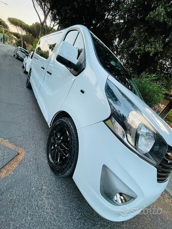 Usata Opel Vivaro 145 CV (106 kW) 2015 Bianco Monovolume