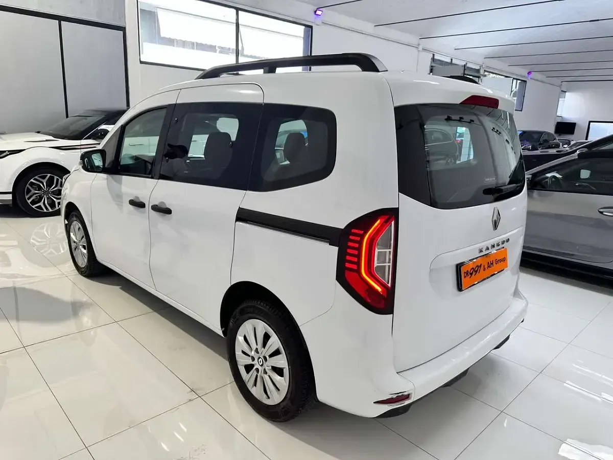 Usata Renault Kangoo Equilibre 95 CV (69 kW) 2023 Bianco Monovolume