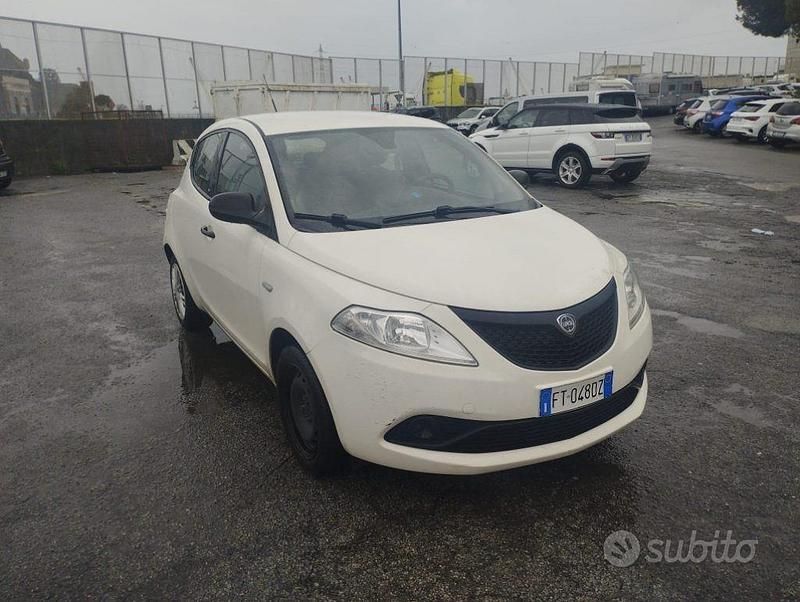Usata Lancia Ypsilon Gold 69 CV (50 kW) 2018 Bianco Utilitaria
