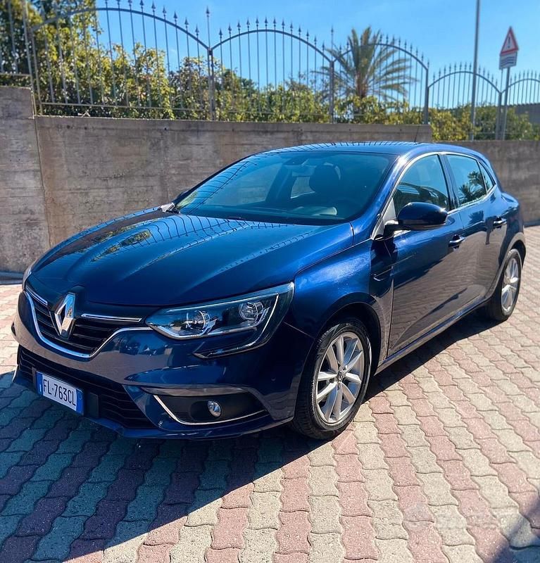 Usata Renault Mégane IV Intens 110 CV (80 kW) 2017 Blu Berlina