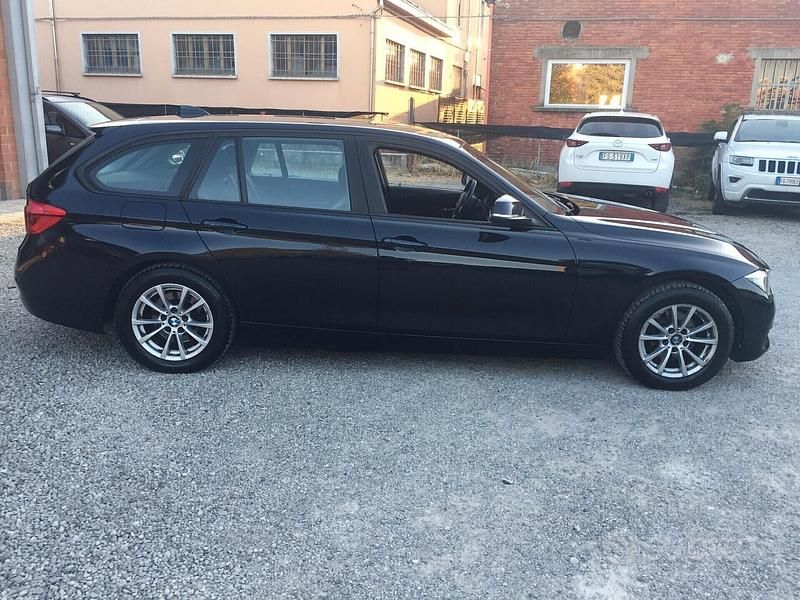 Usata BMW 318 150 CV (110 kW) 2017 Blu Station wagon