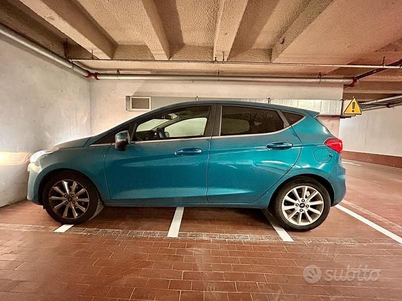 Usata Ford Fiesta Titanium 101 CV (74 kW) 2017 Blu Berlina