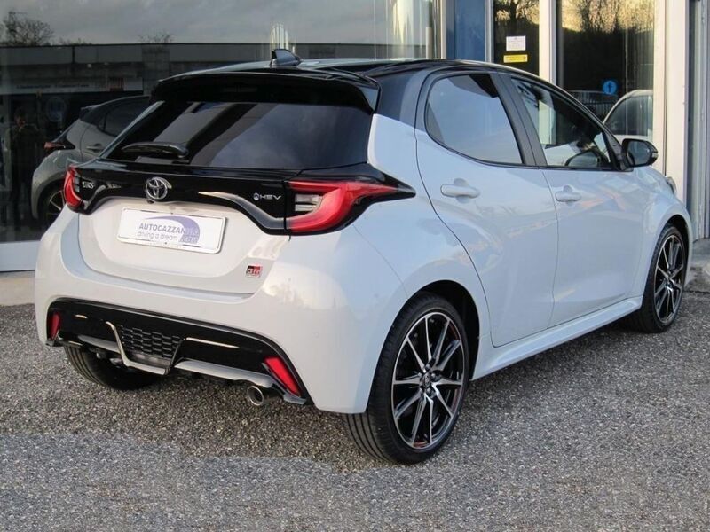 Usata Toyota Yaris Hybrid Sport 131 CV (96 kW) 2023 Vari colori disponibili Berlina