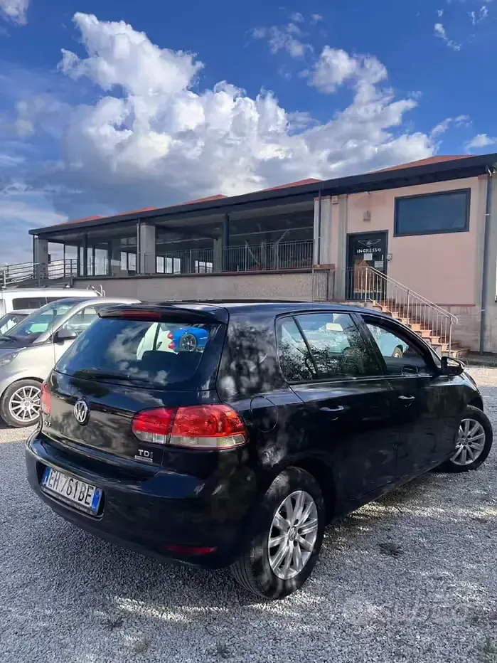 Usata VW Golf VI 105 CV (77 kW) 2011 Nero Utilitaria