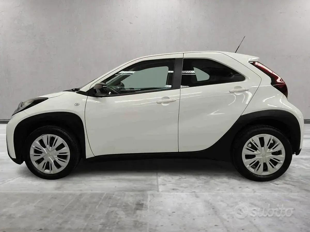 Usata Toyota Aygo X Active 72 CV (52 kW) 2022 Bianco SUV