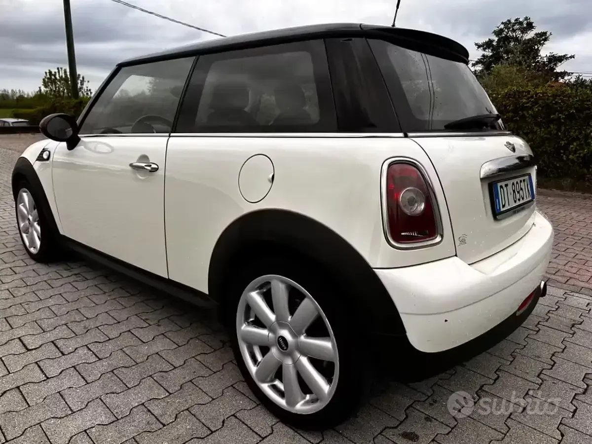 Begagnad Mini Cooper Coupé 120 HK (88 kW) 2008 Vit Sportkupé
