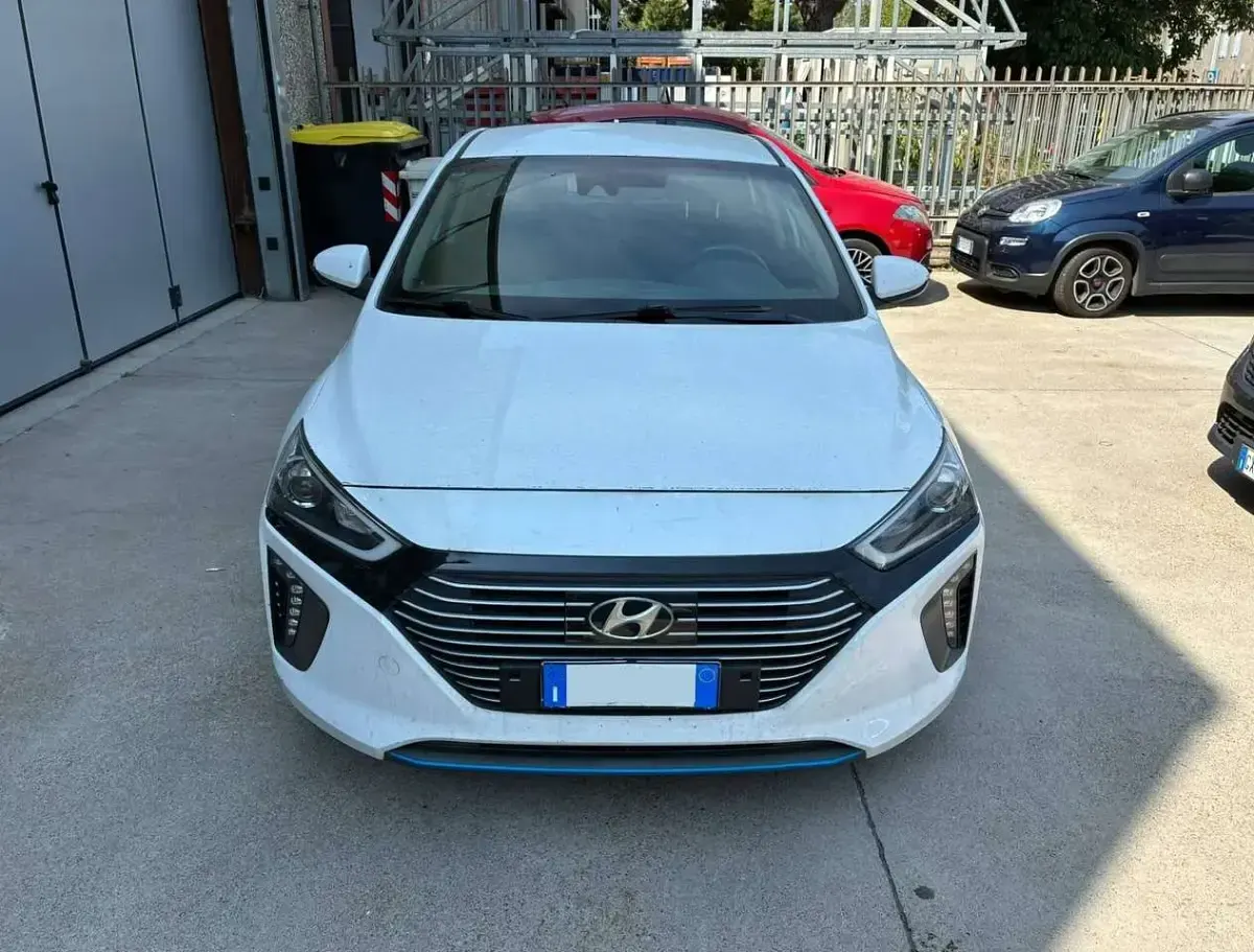 Usata Hyundai Ioniq Comfort 105 CV (77 kW) 2019 Bianco Utilitaria
