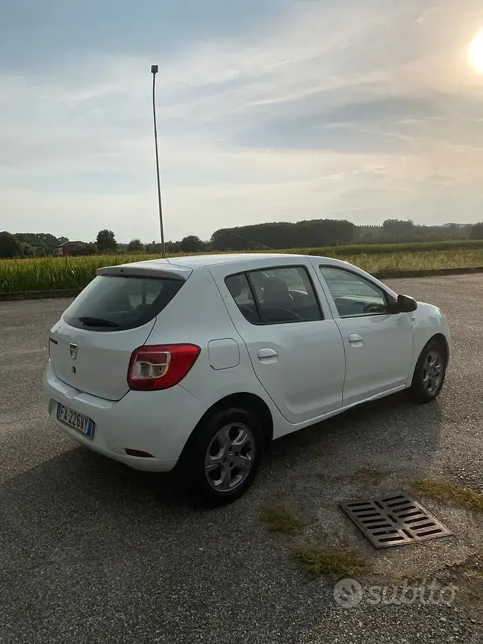 Usata Dacia Sandero 75 CV (55 kW) 2015 Bianco Utilitaria