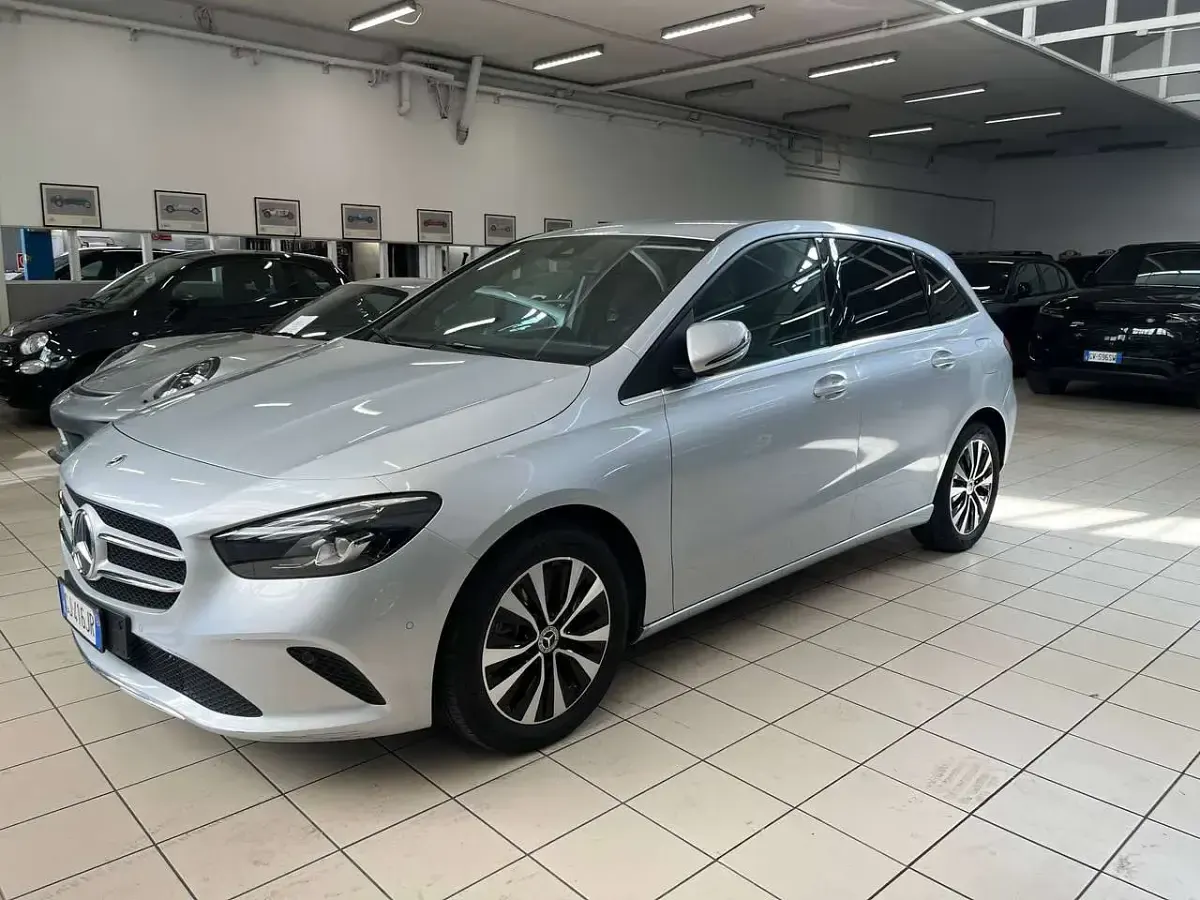 Usata Mercedes B250 Business 160 CV (117 kW) 2022 Argento Utilitaria