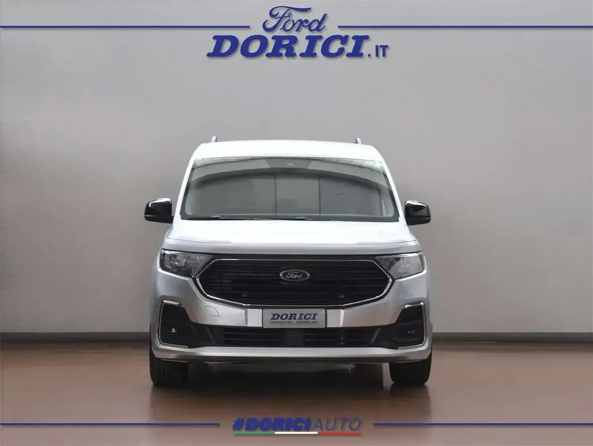 Begagnad Ford Tourneo Titanium 122 HK (89 kW) 2025 Silver Van