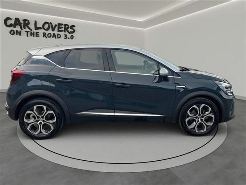 Usata Renault Captur Techno 145 CV (106 kW) 2023 Blu scuro SUV