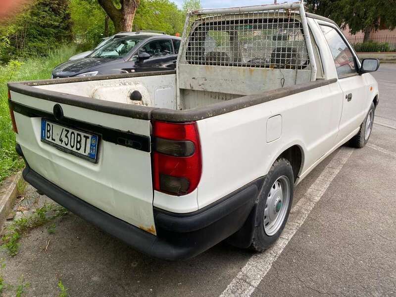 Bianco Usata 2000 Skoda Pick-up Pick-up | 7500 € - Immagine 1/4