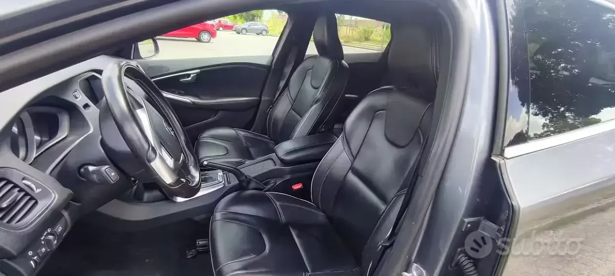 Usata Volvo V40 R-Design 150 CV (110 kW) 2016 Grigio Berlina