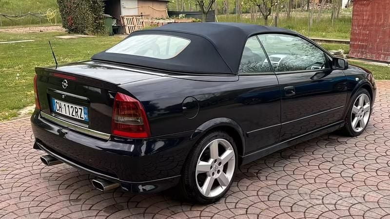 Usata Opel Astra Cabriolet 125 CV (91 kW) 2003 Blu Cabrio