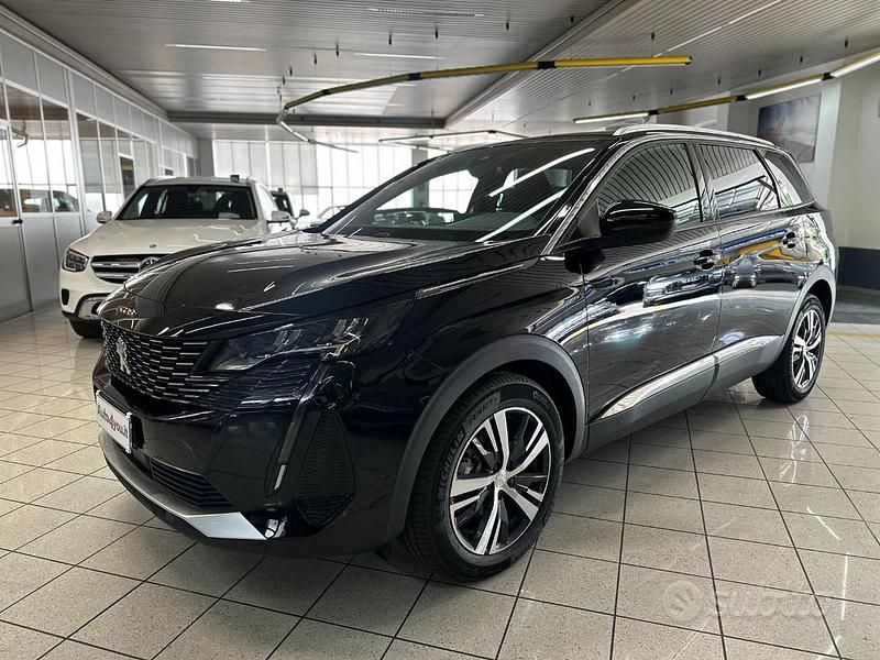 Usata Peugeot 5008 Allure 130 CV (95 kW) 2023 Nero SUV