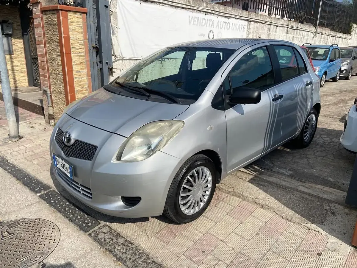 Usata Toyota Yaris 69 CV (50 kW) 2008 Grigio Utilitaria