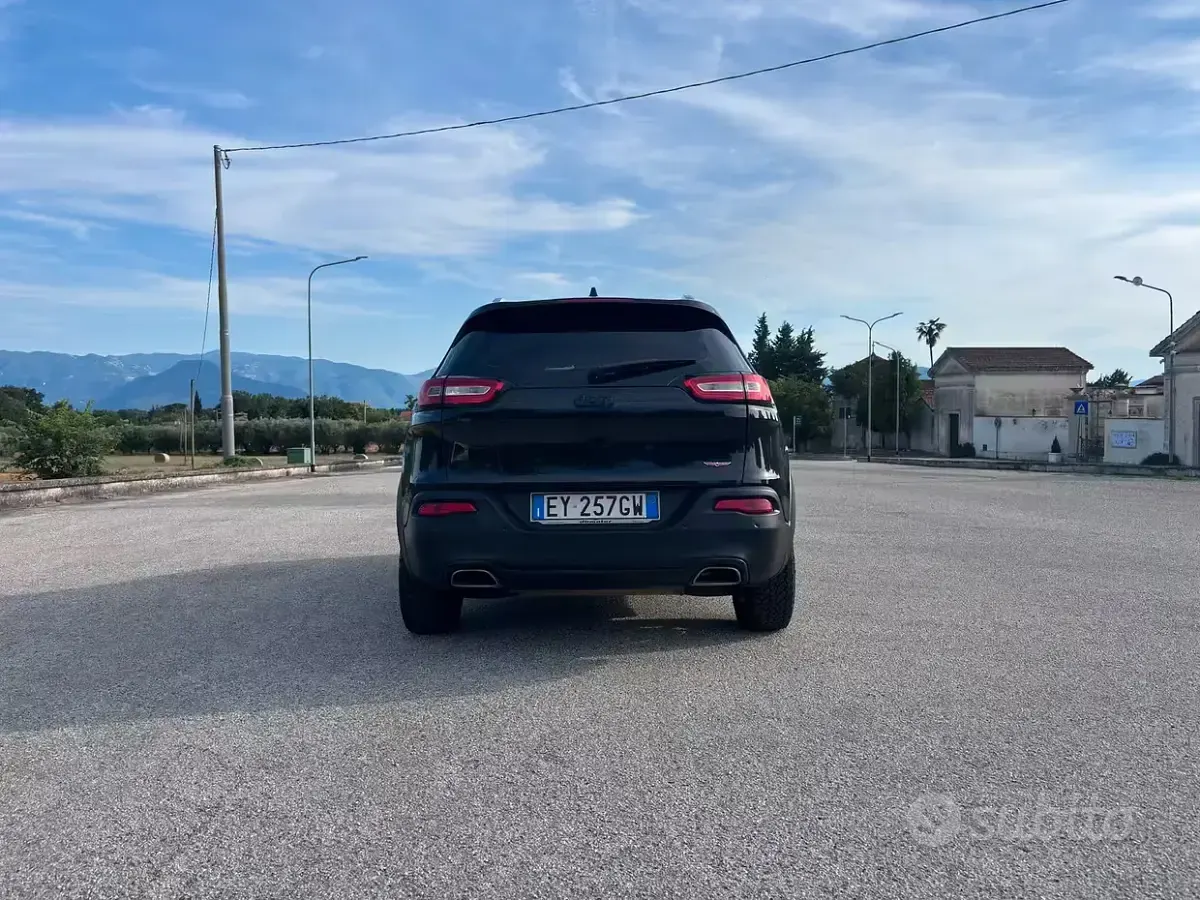Usata Jeep Cherokee 170 CV (125 kW) 2015 Nero SUV
