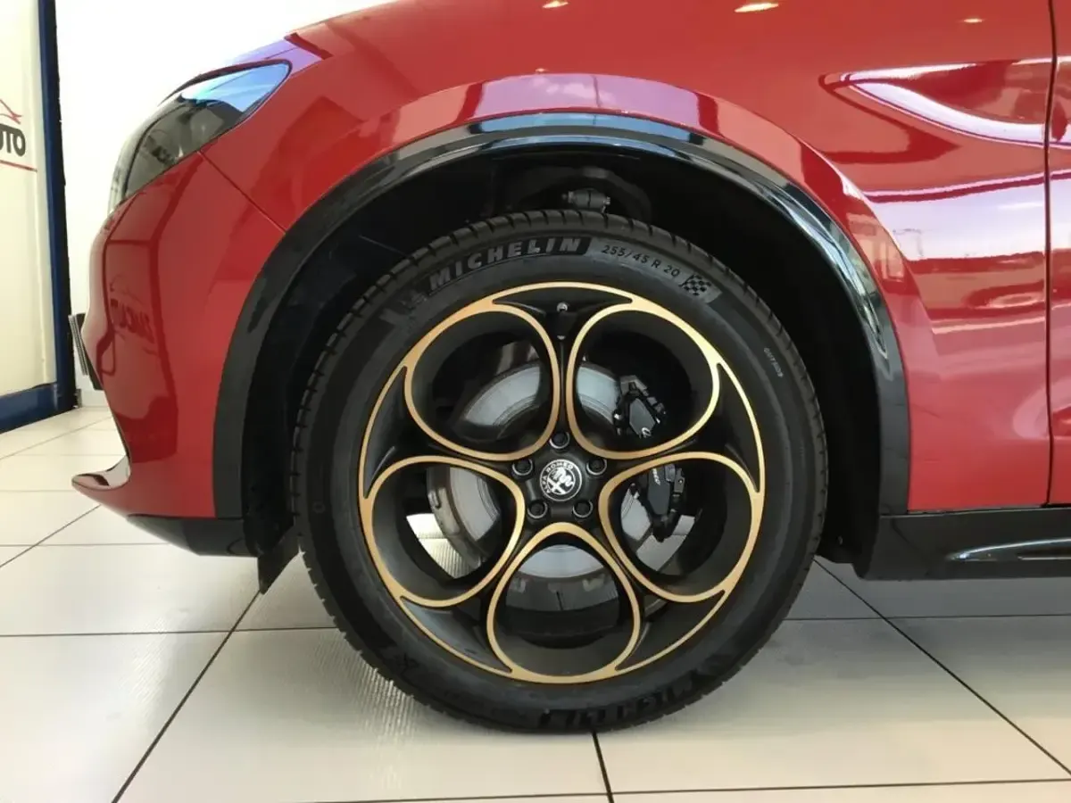 Usata Alfa Romeo Stelvio 210 CV (154 kW) 2025 Rosso SUV