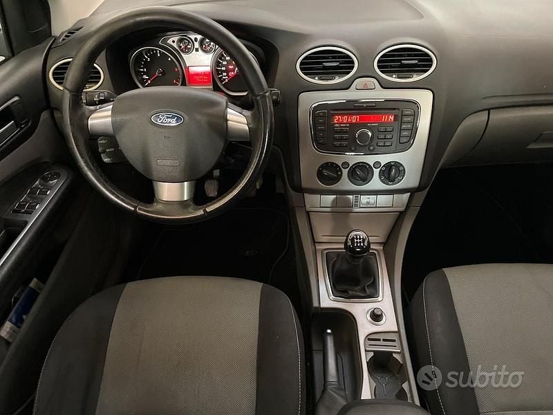 Usata Ford Focus 110 CV (80 kW) 2010 Blu Station wagon