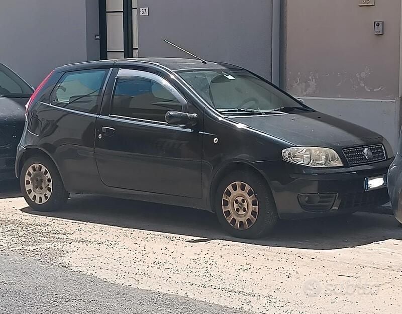 Nero Usata 2007 Fiat Punto Due volumi | 500 € (Super prezzo) - Immagine 1/1