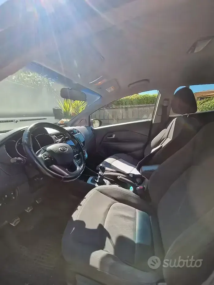 Usata Kia Rio 90 CV (66 kW) 2015 Nero Berlina