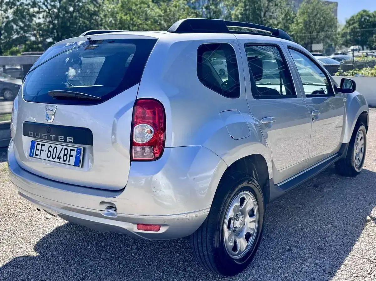 Usata Dacia Duster 105 CV (77 kW) 2011 Argento SUV
