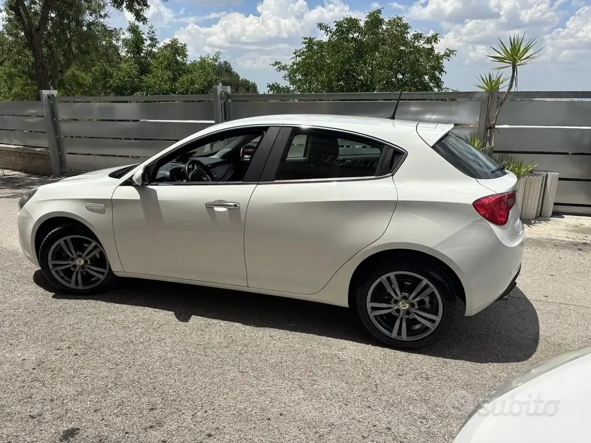 Usata Alfa Romeo Giulietta 105 CV (77 kW) 2014 Bianco Utilitaria