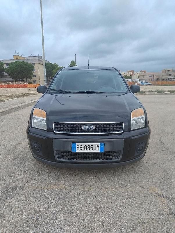 Usata Ford Fusion 68 CV (50 kW) 2010 Nero Utilitaria