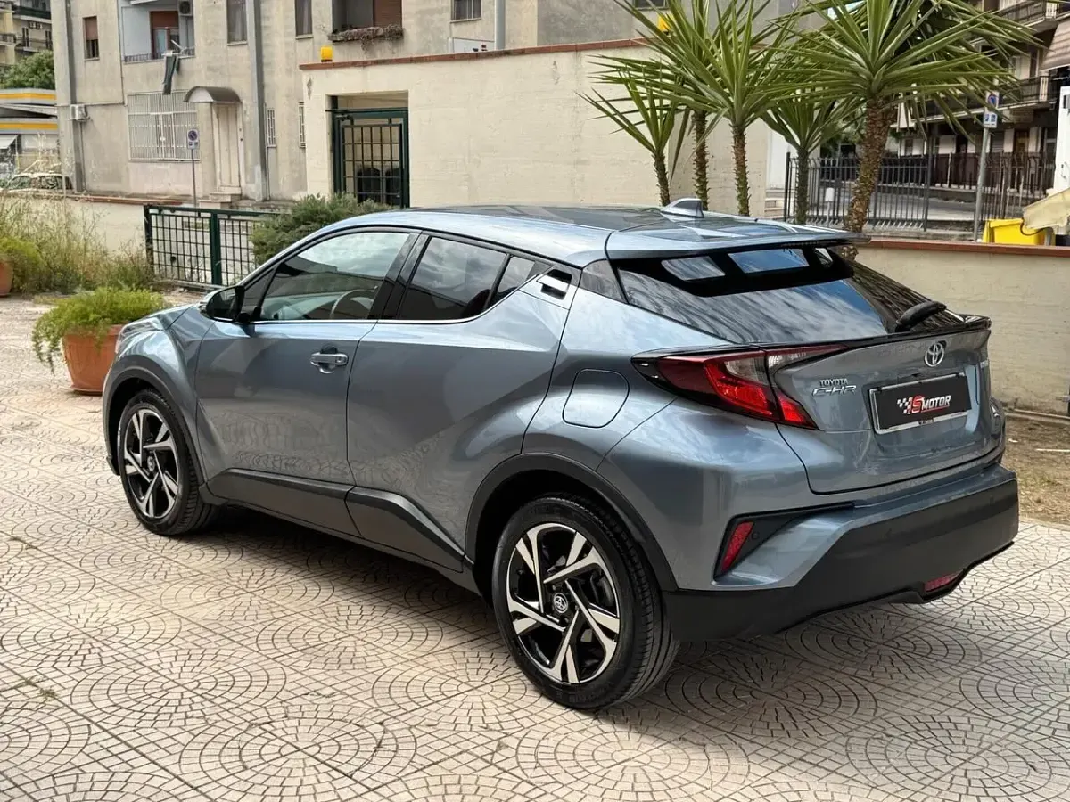 Usata Toyota C-HR Lounge 98 CV (72 kW) 2022 Grigio SUV