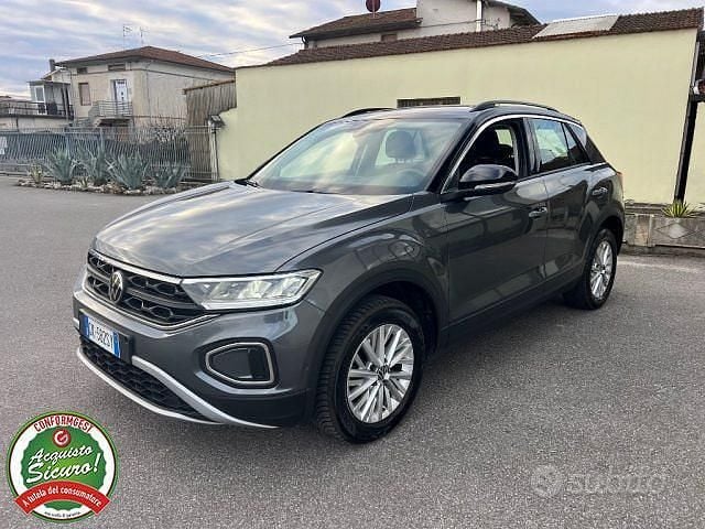 Usata VW T-Roc Life 115 CV (84 kW) 2022 Grigio SUV