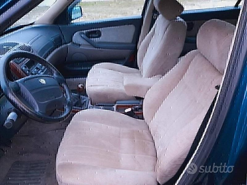 Usado Lancia Kappa 155 CV (114 kW) 1997 Azul Familiar