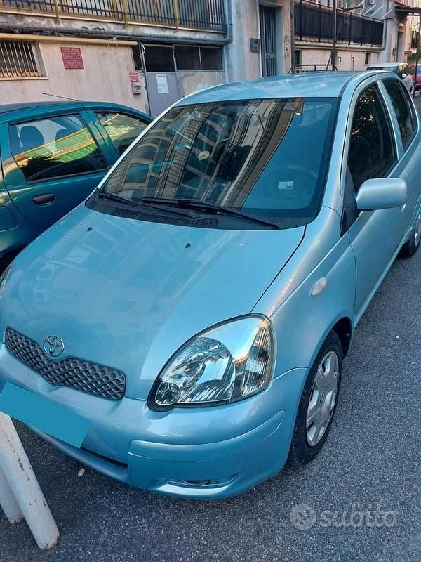 Usata Toyota Yaris 75 CV (55 kW) 2004 Blu Utilitaria