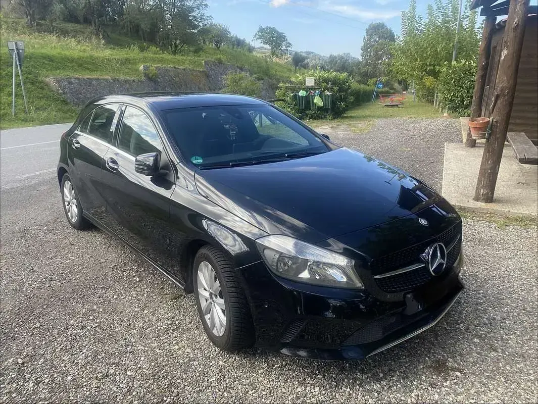 Usata Mercedes A180 Premium 109 CV (80 kW) 2017 Utilitaria