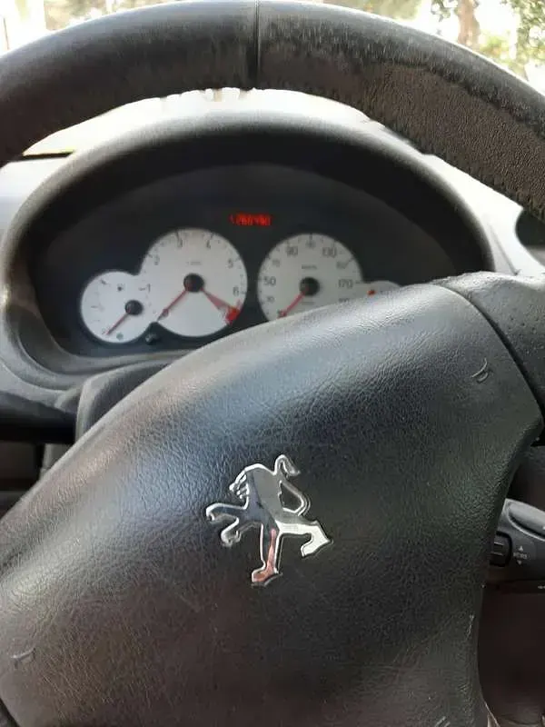Usata Peugeot 206 CC Quiksilver 109 CV (80 kW) 2004 Grigio Cabrio