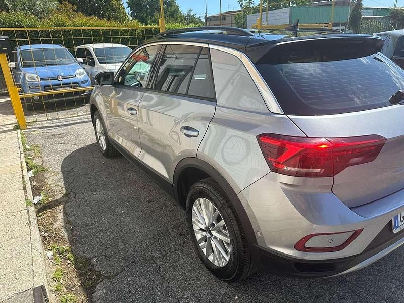Usata VW T-Roc Life 150 CV (110 kW) 2024 Grigio tetto nero SUV