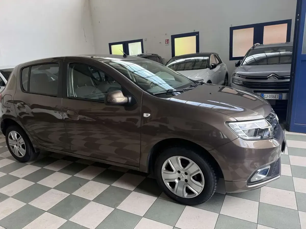 Occasion Dacia Sandero Acces 73 ch (53 kW) 2020 Argent Berline