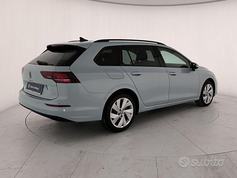 Nuova VW Golf VIII Edition 150 CV (110 kW) 2025 Crystal ice blue metallizzato Station wagon