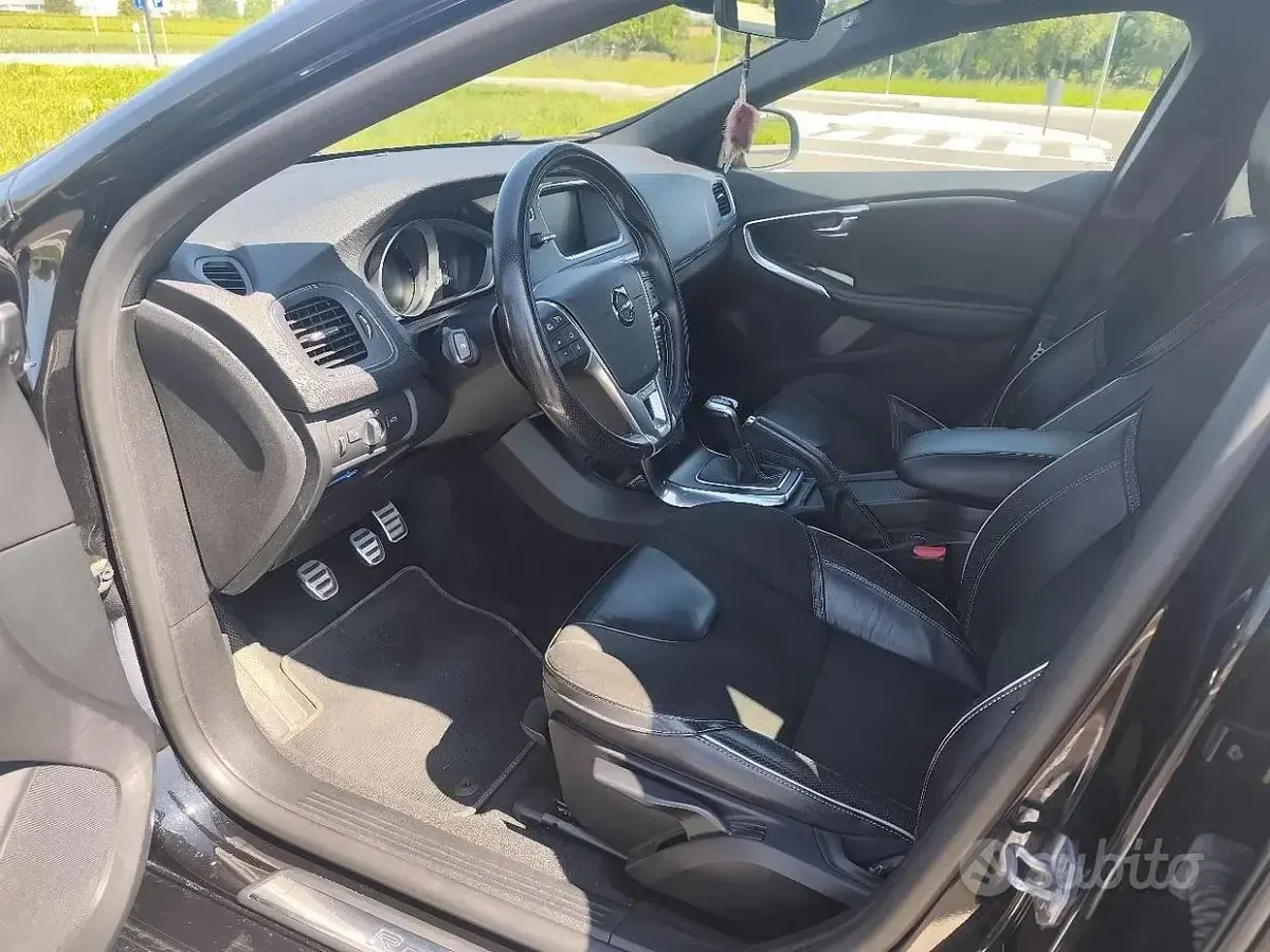 Usata Volvo V40 R-Design 120 CV (88 kW) 2017 Berlina