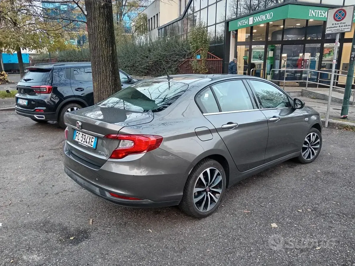 Usata Fiat Tipo 120 CV (88 kW) 2016 Grigio Berlina
