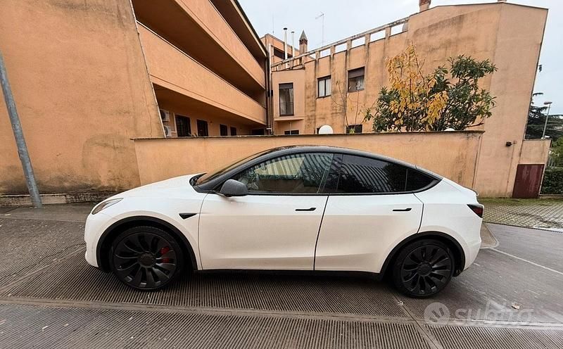 Usata Tesla Model Y Performance 392 kW (534 CV) 2023 Bianco SUV